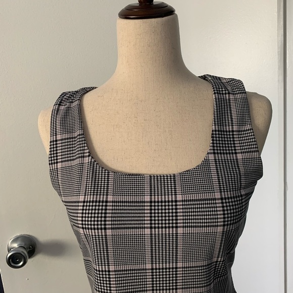 Calvin Klein Houndstooth Sleeveless Blouse - Picture 6 of 6